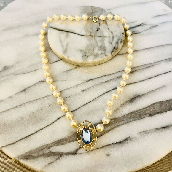 Vintage Crystal Pendant with Faux Pearl Necklace Blue Gold Toned Metal Cream - Picture 1 of 8